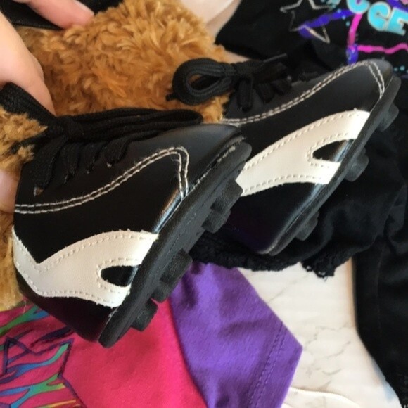 Build a bear BAB brown teddy bear plush with soccer shoes and outfits bundle - Picture 14 of 14